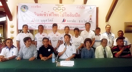Itthipol Kunplome, Pattaya City Mayor and president of Thailand Windsurf Association, presides over the meeting to welcome home the successful sailors. 