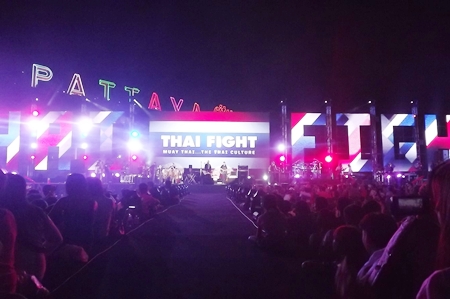 Carabao put on a live music performance to keep the fight fans entertained between bouts.