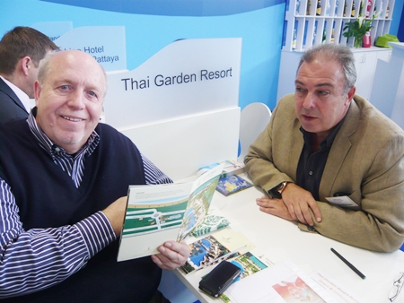TV celebrity and former soccer coach Reiner Calmund visits the Thai Garden Resort table.