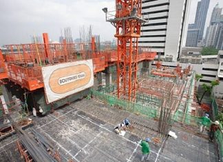Construction is rapidly progressing at 185 Rajadamri, Raimon Land’s high-end freehold project in Bangkok.