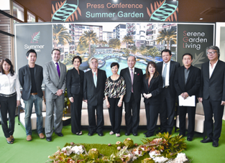 Suwat Iamwongwarn, Executive Director of Winsome Co., Ltd (5th from left), poses for a photo with Phanom Kanjanathiemthao, Managing Director Frank Knight Thailand (3rd from right) and other company executives at the launch of the Summer Garden condominium in Bangkok.