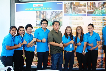 Pairoj Wattanarodome, MD of The Confidence (5th from left) poses for a photo with the sales staff of The Trust Residence Central Pattaya.
