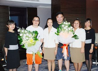 The Amari Orchid Pattaya played host to Hong Kong movie director Edmond Pang Ho Cheung (2nd left) and Michael Lam Ching Kong (3rd right) who were at the resort recently. They were welcomed by Latiporn Tongkhunna (3rd left), executive assistant manager and Pichchaya Nitikarn (2nd right), public relations manager.
