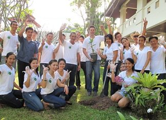 As part of the Hug-a-Tree - Planet 21 initiative, Clinton Lovell (centre), GM of the Pullman Pattaya Hotel together with his staff planted numerous trees in the hotel garden and worked together to clean the beach and roads around the hotel in their efforts to preserve the environment. Funds were also raised during the campaign which will be used to plant more than 2,000 trees in Chiang Mai through the Pur Project.