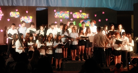The splendid rendition of HM’s the King’s Anthem by the school choir.