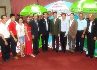 A group of tourism-related businesses have donated thousands of beach benches and umbrellas to Pattaya.