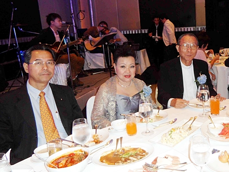 (From left) Sorasith Sunthornkes, Dr. Virachanee Phromsuntorn and Father Michael. 