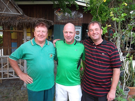 Ian Heddle, centre, with Brian Maddox, left, and Stuart Tinkler after their fine rounds at Khao Kheow on Monday. 