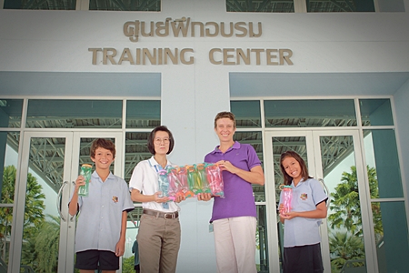 PTTCG is generously sponsoring Fobissea. Choawanee Panpruk, Social Enterprise Manager from PTTCG, gave 300 water bottles to Miss Lucy.