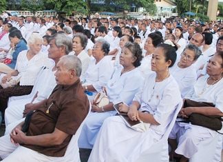 About 1,000 local residents attended Sattahip’s celebration of 2,600 years of Buddhist enlightenment.