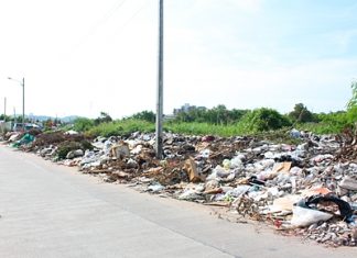 The pile of trash keeps getting bigger on Soi Chularat near the Pattaya Indoor Sports Arena, where thoughtless residents are polluting their own environment by carelessly tossing trash into vacant lots whilst expecting others to pick up after them.
