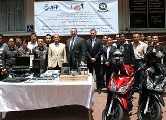 Australian law enforcement officials donate 300,000 baht in equipment to Thailand Region 2 police.