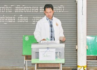 Newly reelected Mayor Itthiphol Kunplome casts his vote at the 12th election unit in Region 2, Central Pattaya.