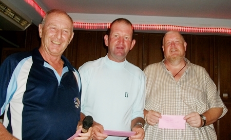 Sunday’s winners Brian and Sean with Colin the Golf Manager. 