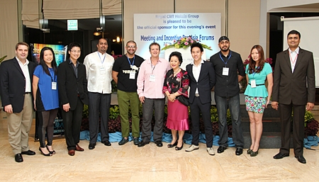 Royal Cliff Hotels Group’s Managing Director Panga Vathanakul (5th right) together with Executive Director Vitanart Vathanakul (4th right) welcomed M&I Forum Asia’s Managing Director Alastair Lennox and various delegates to their “M&I Pan Asia Forum 2012” meeting at the Royal Cliff Hotels Group recently. The five-day event comprised of a welcome cocktail party hosted by the hotel, a series of 20-minute pre-scheduled one-on-one appointments between top MICE suppliers and key meeting and incentive buyers from the Asia-Pacific Region. 