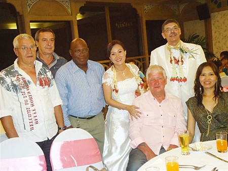 A happy day for newlyweds Anthony Brown from England and his bride Siriluk (Mook) who celebrated their wedding amongst family and friends at the Montien Hotel Pattaya recently.