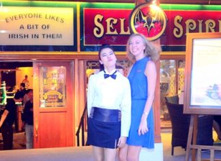 Orawan Arkunken and Olga Kvetkina are certainly enjoying the evening.