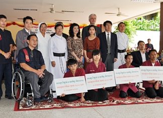 Students from Redemptorist Vocational College receive scholarships from Pol. Col. Dr. Yanyong Pattaloho, CEO of Thai Pipe Co., Ltd., during the annual wai khru ceremony.