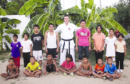 Sandro Massarotti pose for a photo with the kids after his performance.