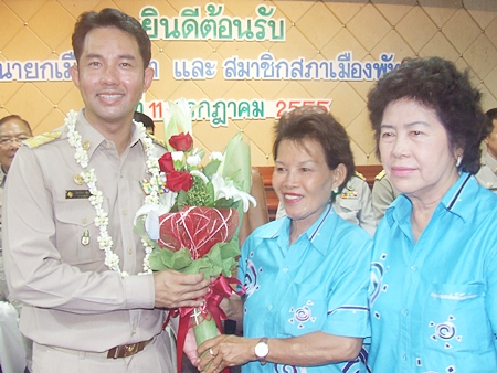 Newly re-elected Mayor Itthiphol Kunplome receives congratulations from the Pattaya Housewives and Ladies Group.