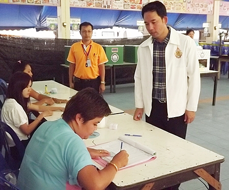 Pattaya Mayor Itthiphol Kunplome turns up at his local polling station to cast his vote.