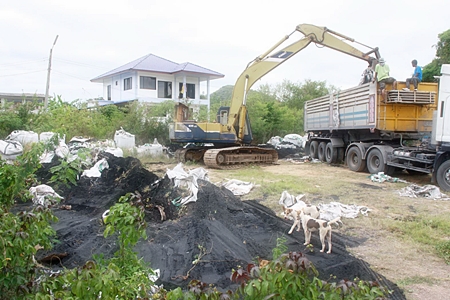 This suspected toxic waste turned out to be nothing more than a metallic compound used to sand boats. 
