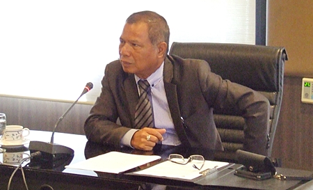 Deputy Permanent Secretary Sutham Phetket leads discussions on a possible water pipeline to Koh Larn.