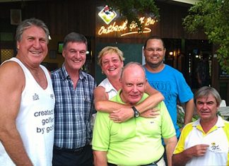 Rosco & Peter, left, with Suzi, Bob Lindborg, Barnsey and Jack, the overall winner, relax after Monday’s round at Burapha.