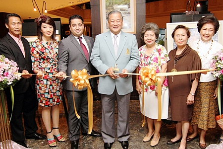 M.R. Sukhumbhand Paribatra, Governor of Bangkok Metropolitan Administration, recently presided over the opening ceremony of the art exhibition at the Amari Watergate Bangkok titled ‘In Honour of His Majesty the King’ by Chulalongkorn University Preparatory School Alumni Association and the art conservationists. Part of the proceeds will be presented to the Foundation for Development of Children in Remote Area, under the Patronage of HRH Maha Chakri Sirindhorn organized by the on the 3rd floor, exhibition area of the hotel. (L to R) Ajarn Vachira Korntong, instructor of the group’s techniques; Nichaya Chaivisuth, the hotel’s Director of Communications & PR; Saurabh Kukreja, the hotel’s Resident Manager; M.R. Sukhumbhand Paribatra; Vichada Akanidad artist; Napaporn Sornjitti, artist; and M.R. Bhanpen Snidvongs, artist.