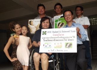 Simon Yeh (right), COO of Asia HTE International Group together with Shinthien Enterprise Co. Ltd, accompanied by his team donated healthcare products and equipment to help improve mobility of the disabled at the Pattaya Redemptorist Vocational School recently. They were welcomed by Khummun Sreesa-ad (centre in wheelchair), head of finance at the school.