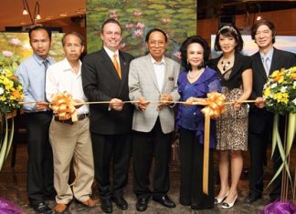 Dr. Amporn Wathanavongs, the President / CEO of Foundation for Rehabilitation & Development of Children and Family (FORDEC) recently presided over the opening ceremony of the art exhibition titled “Imagine from the beauty of nature” by Color’s Life group at the Amari Watergate Bangkok, proceeds of which will be donated to support FORDEC. (L to R) Artists Pramote Chantasen and Sornsilpa Pimsarn, Pierre Andre Pelletier, the hotel’s GM, Dr. Amporn Wathanavongs, Wanpen Jermprapai, Nichaya Chaivisuth, Director of Communications & PR and Apinunt Pawanarith.