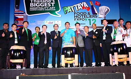 Sonthaya Kunplome, former Minister of Tourism and Sports, and Pattaya officials launch Pattaya food & Hotelier Expo 2012.