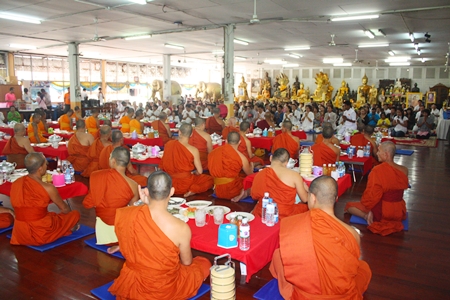 Residents offer lunch to more than 50 monks at Jittapawan Temple.