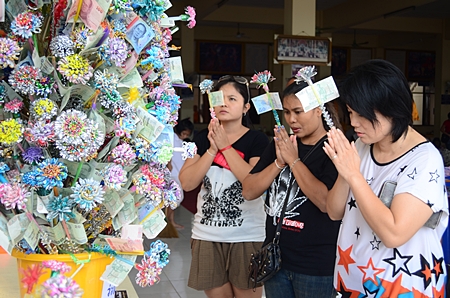 Local folks donate money for the restoration of Wat Nong Or.