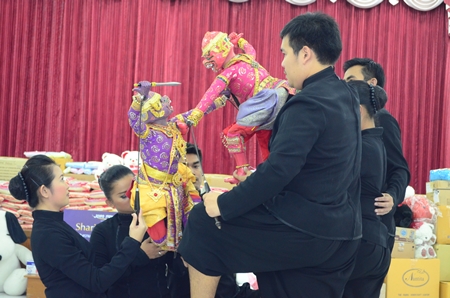 The performance is intense when puppets warriors meet in battle.