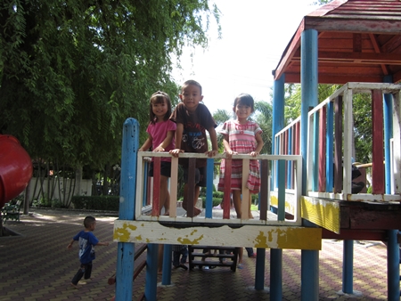 Children have fun on Mother’s Day at Hand to Hand.