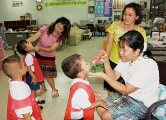 Administrators check young children for signs of hand, foot and mouth disease at the Ya Pa Yub Child Development Center in Khet Udomsak. The center closed when 93 cases were discovered there. Rayong thus far has been hardest hit by the outbreak, with 384 infected and 2 deaths.