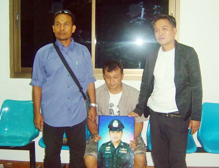Police held suspect Sethawuth Phanusithidechanont (seated) long enough to take this photo, but lost him later from Banglamung Hospital. 