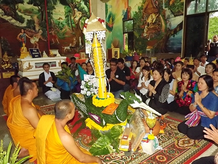 Diana Group Managing Director Sopin Thappajug (front center/right) leads her staff and friends in prayer during the candle presentation ceremony. 