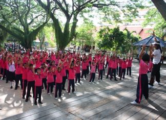 Pattaya School No. 7 students of all ages kick up their heels in their new school-wide aerobics program.