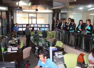 Police committee members from the high-ranking officers administration course visit Pattaya’s Command & Control center.