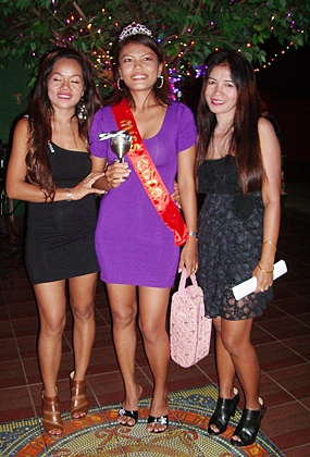 Fashion parade winner Pukky, center,  with runners up Pin and Thanom.