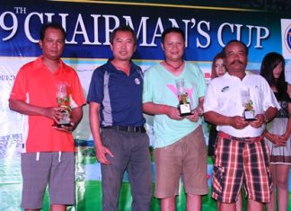 Prizes winners accept their trophies from Pravit Rossawatsuk, Asst. GM of Eastern Star Country Club & Resort, standing 2nd left.