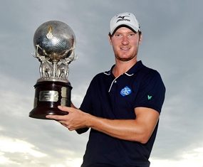Chris Wood holds up the Thailand Open trophy after securing victory with a final round 67 at the Suwan Golf & Country Club, Sunday, August 12. (Photo courtesy OneAsia.asia)