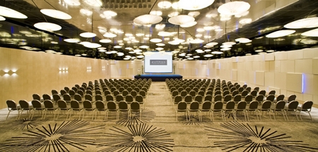 The grand ‘Infinity Ballroom’ at Pullman Pattaya Hotel G takes center stage with theatre capacity for 420, banqueting for 340 and cocktail receptions for up to 600. 