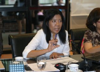 Priyaporn Sukhsuko addresses the meeting held at Pattaya City Hall, Friday, Sept. 7.
