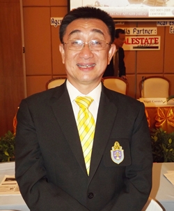 Dr. Sopon Pornchokchai.