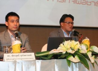 Dr. Phatcharasut Sujarittanont (left) and Pol. Lt. Jetsada Sewarak (right), secretary to the vice president of NBTC, address another in a series of public hearings to review the rules of a long-delayed 3G auction.