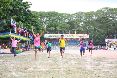 Theerangkanul Naiyathet from Pattaya School No. 11 wins the 100 meter Under-14 male race with a time of 12. 49 seconds.