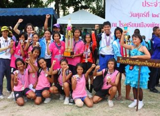 Teachers and athletes from Pattaya School No. 7 take a championship photo to celebrate the most wins during the Pattaya Schools Sports Day 2012.